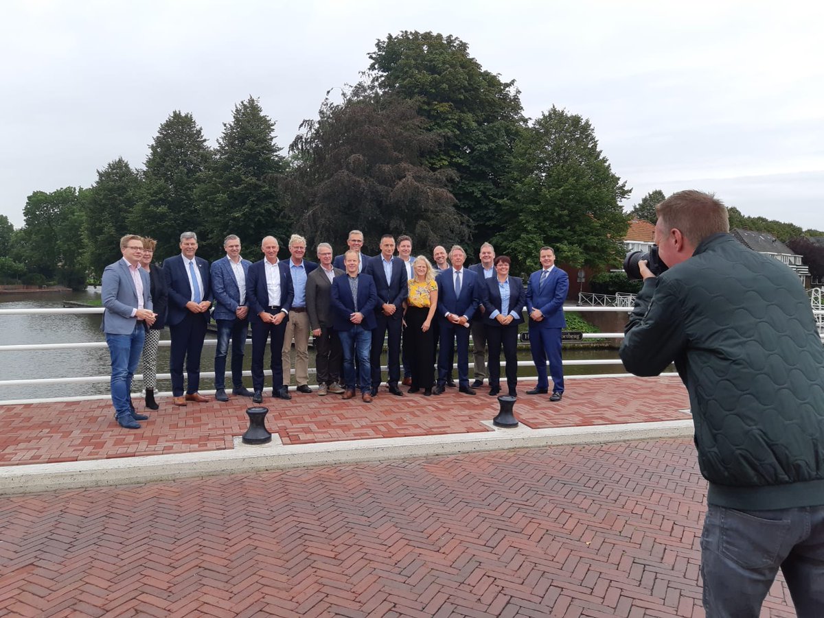 Bestuurders gemeenten <a href="/achtkarspelen/">gemeente Achtkarspelen</a>, <a href="/dantumadiel/">Gemeente Dantumadiel</a>, <a href="/noardeast/">Gemeente Noardeast-Fryslân</a>, <a href="/tdiel/">Tytsjerksteradiel</a> , <a href="/provfryslan/">Provincie Fryslân</a> en <a href="/wetterskip/">Wetterskip Fryslân</a> in de <a href="/ijsherberg/">ijsherbergdokkum</a> in Dokkum bijeen om 
te praten over de regionale samenwerking ANNO. Goede bijeenkomst met positieve sfeer.