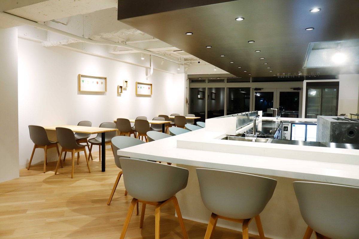 isoplamsrl's tweet photo. We are in the heart of the city of Matsuyama in #Japan, in a brand new #izakaya. 🇯🇵

The Microverlay #cement-#resin, elegant and resistant to stains, wear and impacts, has been chosen to cover and customize the large counter that welcomes customers.
https://t.co/selu8Elevl https://t.co/gYAY0qmusJ