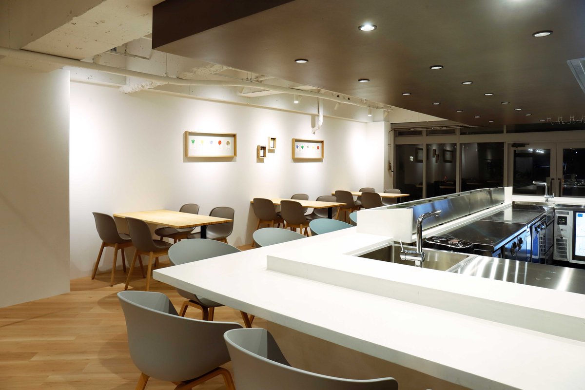 isoplamsrl's tweet photo. We are in the heart of the city of Matsuyama in #Japan, in a brand new #izakaya. 🇯🇵

The Microverlay #cement-#resin, elegant and resistant to stains, wear and impacts, has been chosen to cover and customize the large counter that welcomes customers.
https://t.co/selu8Elevl https://t.co/gYAY0qmusJ
