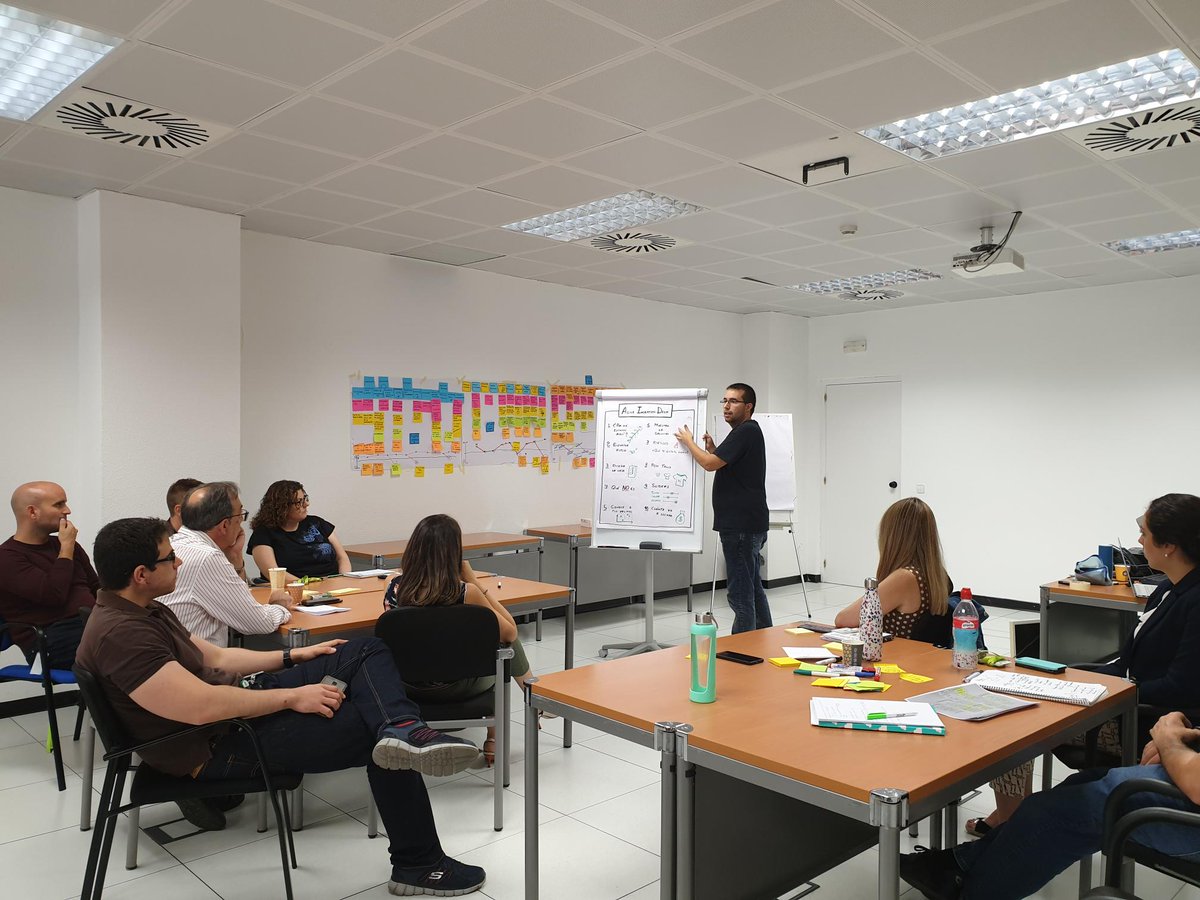 rsi_TI's tweet photo. El #equipoMetaC tomando nota sobre la necesidad a la entrega ágil en su segundo taller de #CustomerCentric con @_twy_ #RSIestáPreparado 📝 https://t.co/oajsBiGE9M