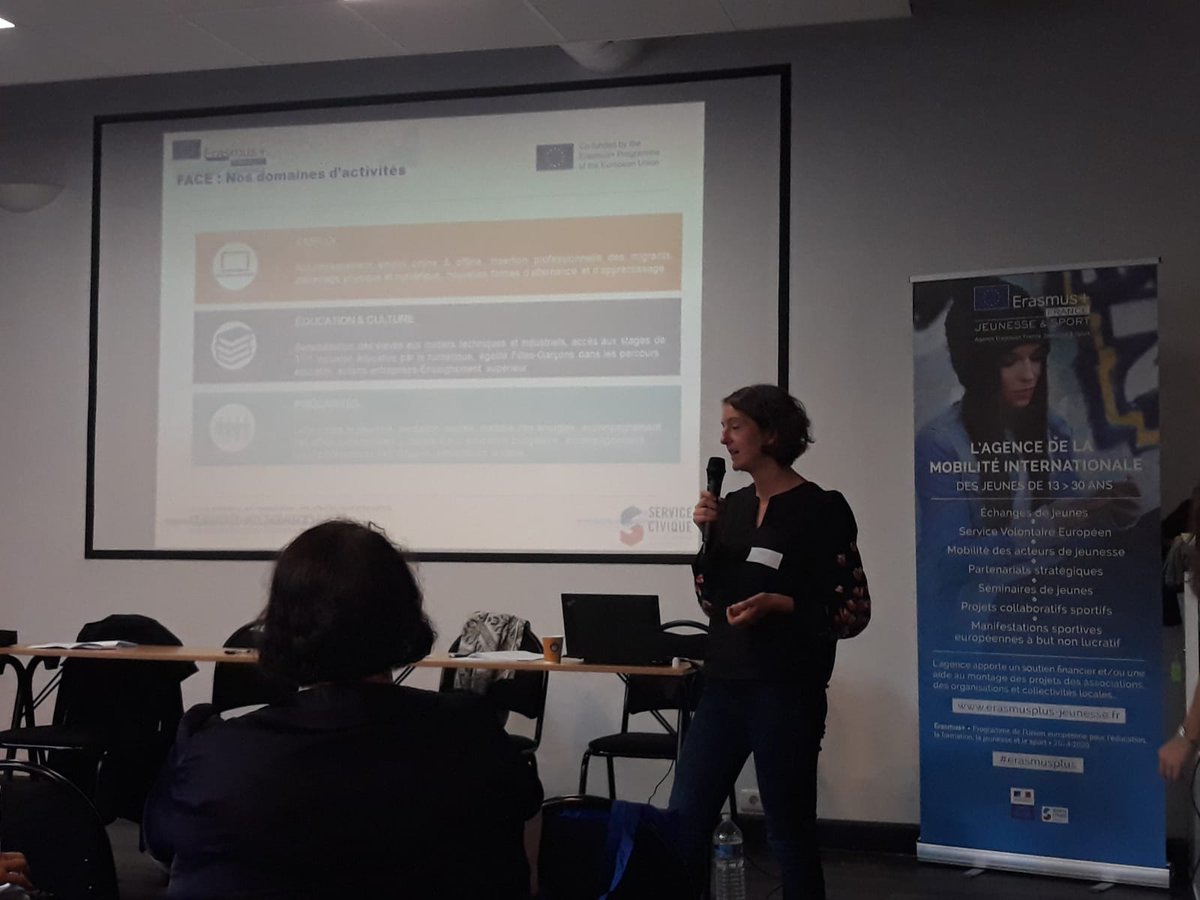 ErasmusPlusFRJS's tweet photo. Les #PartenariatsStratégiques #ErasmusPlus : leviers pour l'employabilité des jeunes
Avec #EuroVip la @FondationFACE et ses partenaires ont créé des guides et outils pour identifier et valoriser les #compétences des #bénévoles et #volontaires https://t.co/duE6AWW280 https://t.co/LJjglxo2Hu