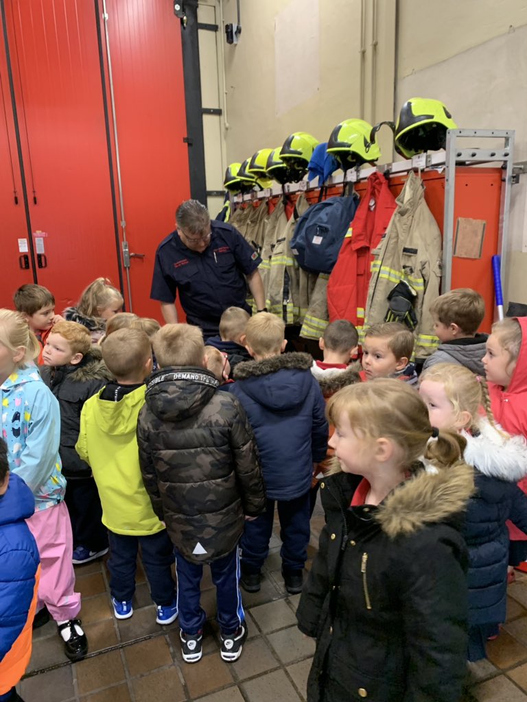 uryptaff18's tweet photo. The weather has been very kind to us. 😁We had an amazing time at the Fire Station! 👨🏽‍🚒👩🏼‍🚒🚒 Thank you to the Fire Fighters for being so welcoming and sharing so much useful information with us 👍🏽 https://t.co/iluJBsHx0v