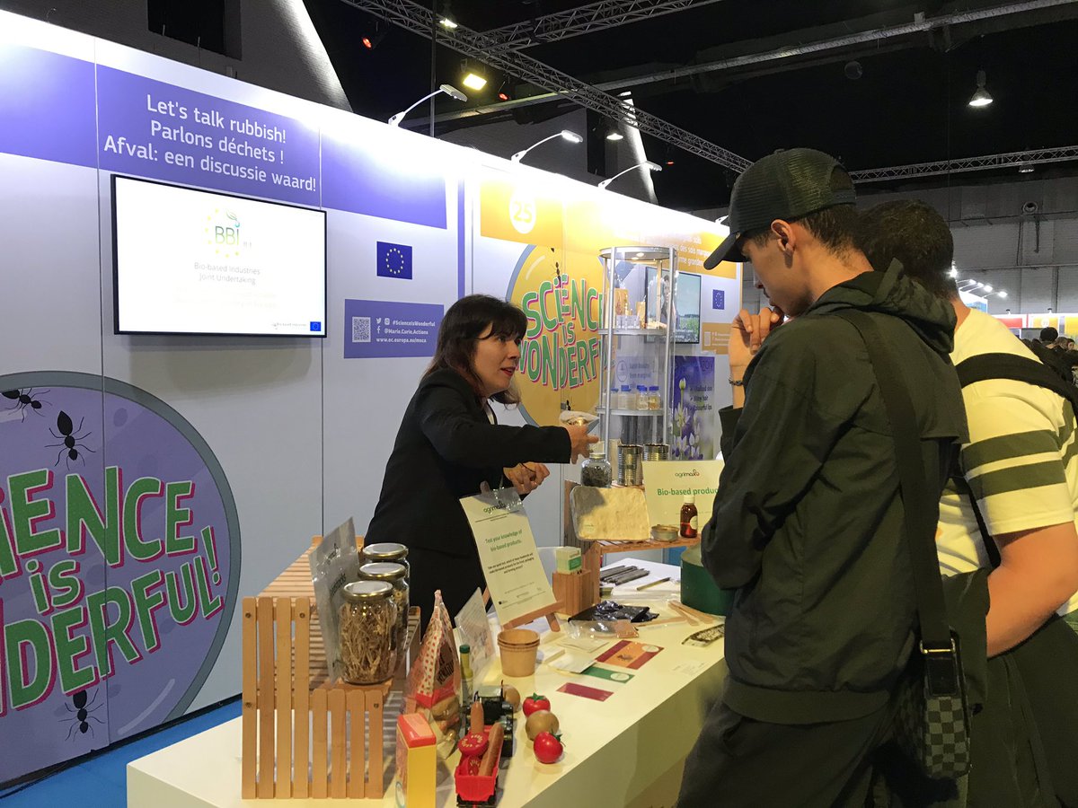 Agrimax_EU's tweet photo. Inspiring & educating school children at #ScienceisWonder to use renewable materials to develop biobased products to increase Europe’s sustainability #Agrimax #RiDaysEU @BBI2020 @biconsortium @EU_H2020 @EUScienceInnov https://t.co/wb9xKu3bRb
