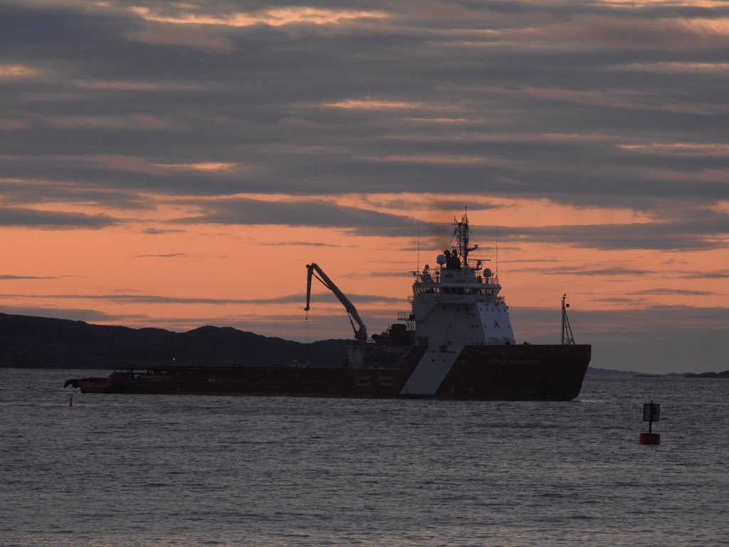 FrankReardon1's tweet photo. A beautiful #Sunrise a wishing a wonderful Good morning to the @CoastGuardCAN "Captain Molly Kool" #Icebreaker #MollyKool #CCG Have a great day in #Iqaluit #Nunavut #ShipsInPics @Shipspotting_Ca
#IMO9199646 Call Sign: #VAAE SEP.25.2019 #ShareYourWeather https://t.co/IkrNZJ2pSC