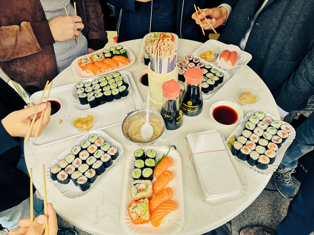 SBdmnn's tweet photo. Superkato time with my colleagues #sushidate #zeroonesushi #ki #maki #makimyday https://t.co/Cfmd6qBgig