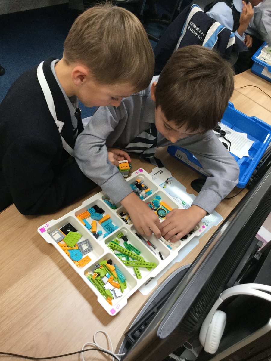 TechnologyDHS's tweet image. Our year 4 pupils have been enjoying our new #Coding and #Robotics club. Our #SchoolCodingTeam used #LEGO WeDo to create #Milo the Science Rover!