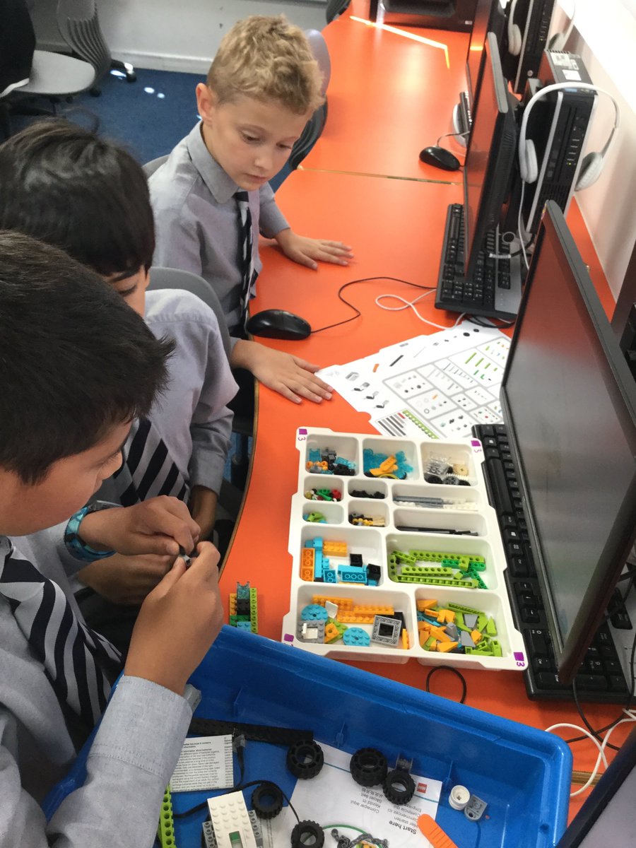TechnologyDHS's tweet image. Our year 4 pupils have been enjoying our new #Coding and #Robotics club. Our #SchoolCodingTeam used #LEGO WeDo to create #Milo the Science Rover!