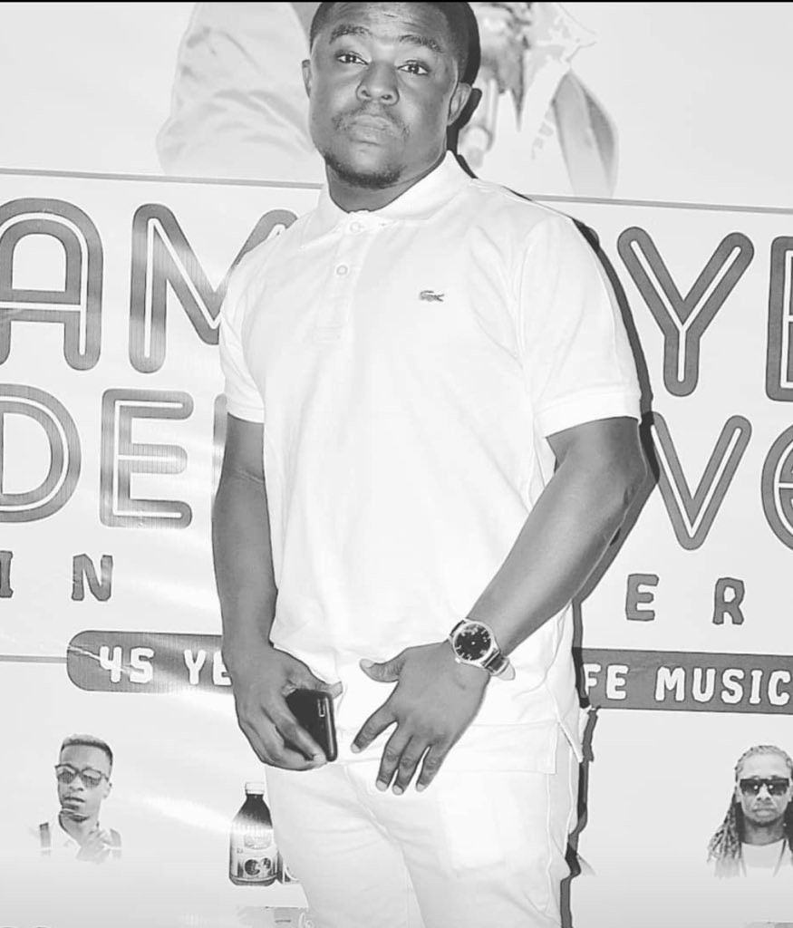 hugesarkcess's tweet photo. Had to leave after @sarkodie performance bcos of some issue but hoping it’s never happen again 2018 ends well with @sarkodie in Kumasi #HUGEMARGIN hoping to u again king👑👑 https://t.co/yF3GSQXDgD