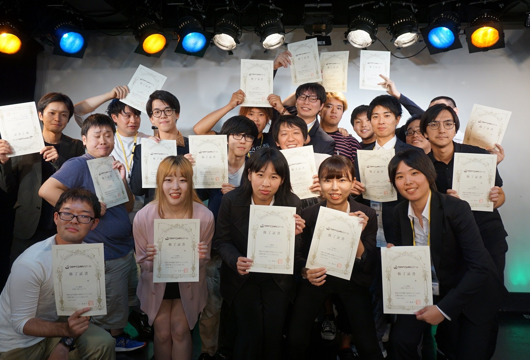 ワタナベコメディスクール 公式 Pa Twitter Wcs29期生卒業 1年間本当にお疲れ様でした 証書を手にしたことを 誇ってください これからの活躍も 楽しみにしています ワタナベコメディスクール Wcs29期 祝 卒業式 養成所