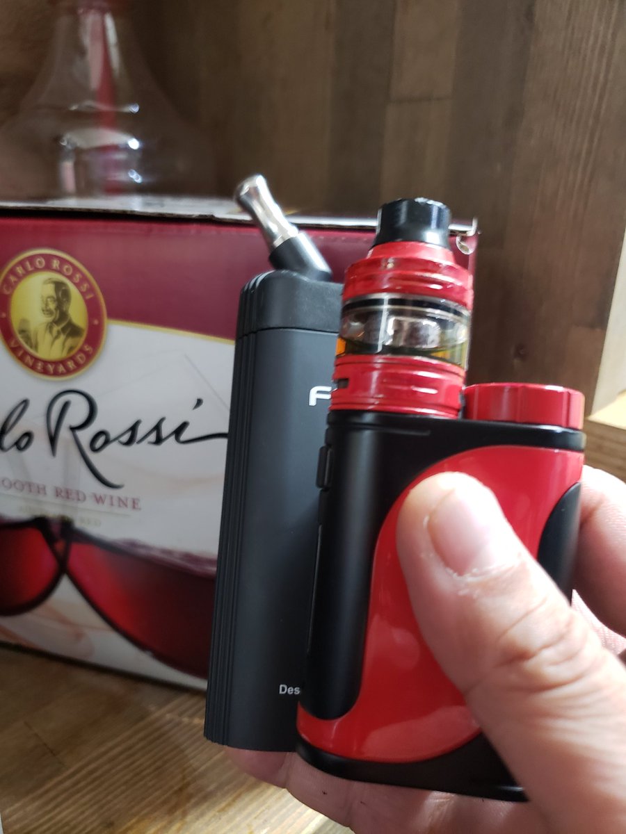 gangsong_vape's tweet image. 今日は家内のお店に予約が多いので、仕事後お手伝い。

相棒は #pico25 と #fenix

リキッドは #ハイリク の #javachip

シャグは安定の #Colts のグリーンティーです‼️