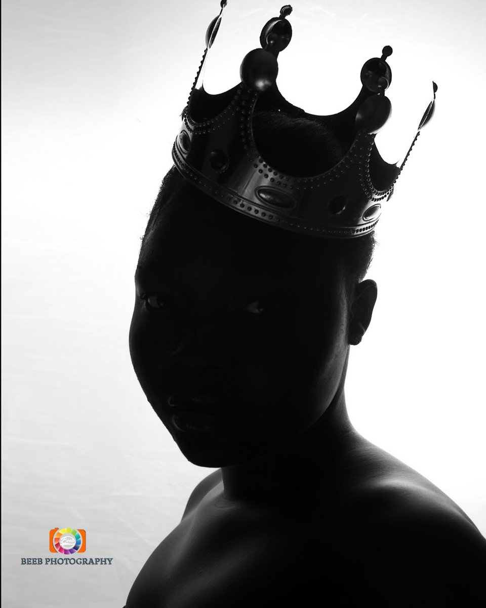 its_shaokhan's tweet photo. King!
Featuring @nicki_bieeber
Photography 📷 @its_shaokhan
#monochrome #monochromatic #black #blackandwhite #portrait #portraits #portraitseason #portraitseries #photographers #Lagosphotographer #beebphotography #nigerianphotographers #bellanaija #lowlight #makeup https://t.co/bI5XqexcqQ