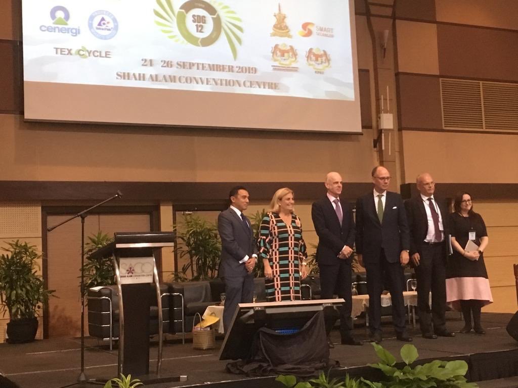 AartJacobi's tweet photo. Gave an introduction today on waste management in the Netherlands at well attended #ensearch event together with EU,German,Swedish ambassadors and UK-rep. 8,9 Oktober 10 Dutch waste companies participating in IGEM in KL.Netherlands is big in waste management. https://t.co/TZQ83W2L9q