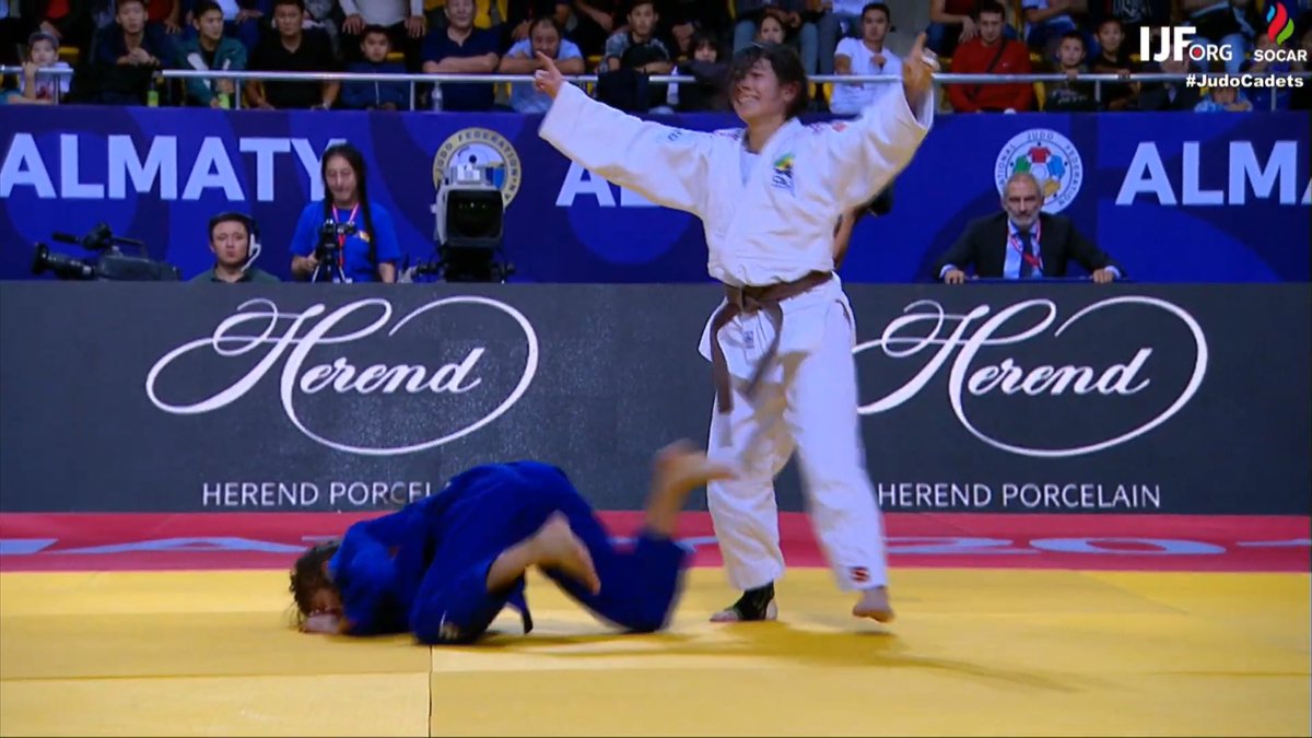 JudoCBJ's tweet photo. É BRONZE PARA LAURA SOKEN (44kg)! PARA O BRASIL E PARA O PARANÁ! 

Brasileira conseguiu um waza-ari no golden score e venceu Asia Avanzato (ITA) para colocar o 🇧🇷 no pódio do Mundial Juvenil 2019 pela 1ª vez! 

#preparandoparavencer #BaseForteCBJ #judocadets https://t.co/sqnp7vbJA6