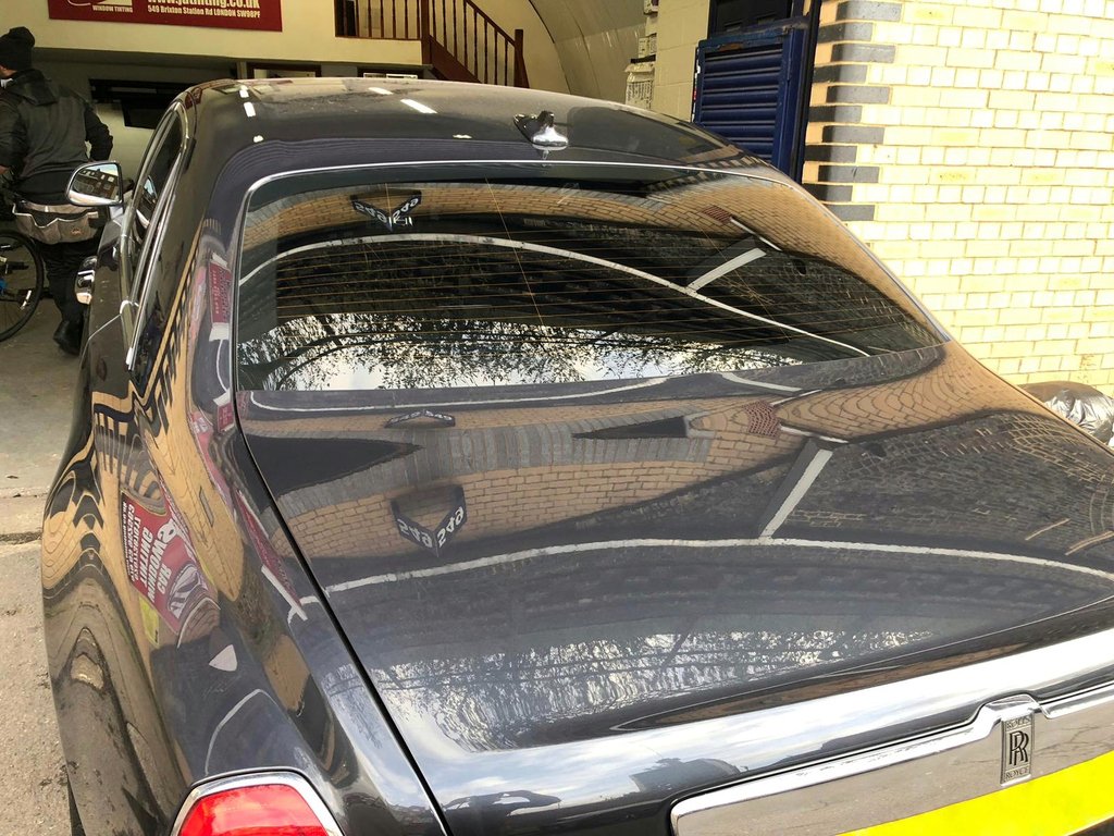 JDwindowtint's tweet photo. May your #TintedWindows reflect beautiful #AutumnColours! 🍁🌧 #MidweekMotivation #RollsRoyce #Brixton #London #Cars https://t.co/9IRswlEn7w