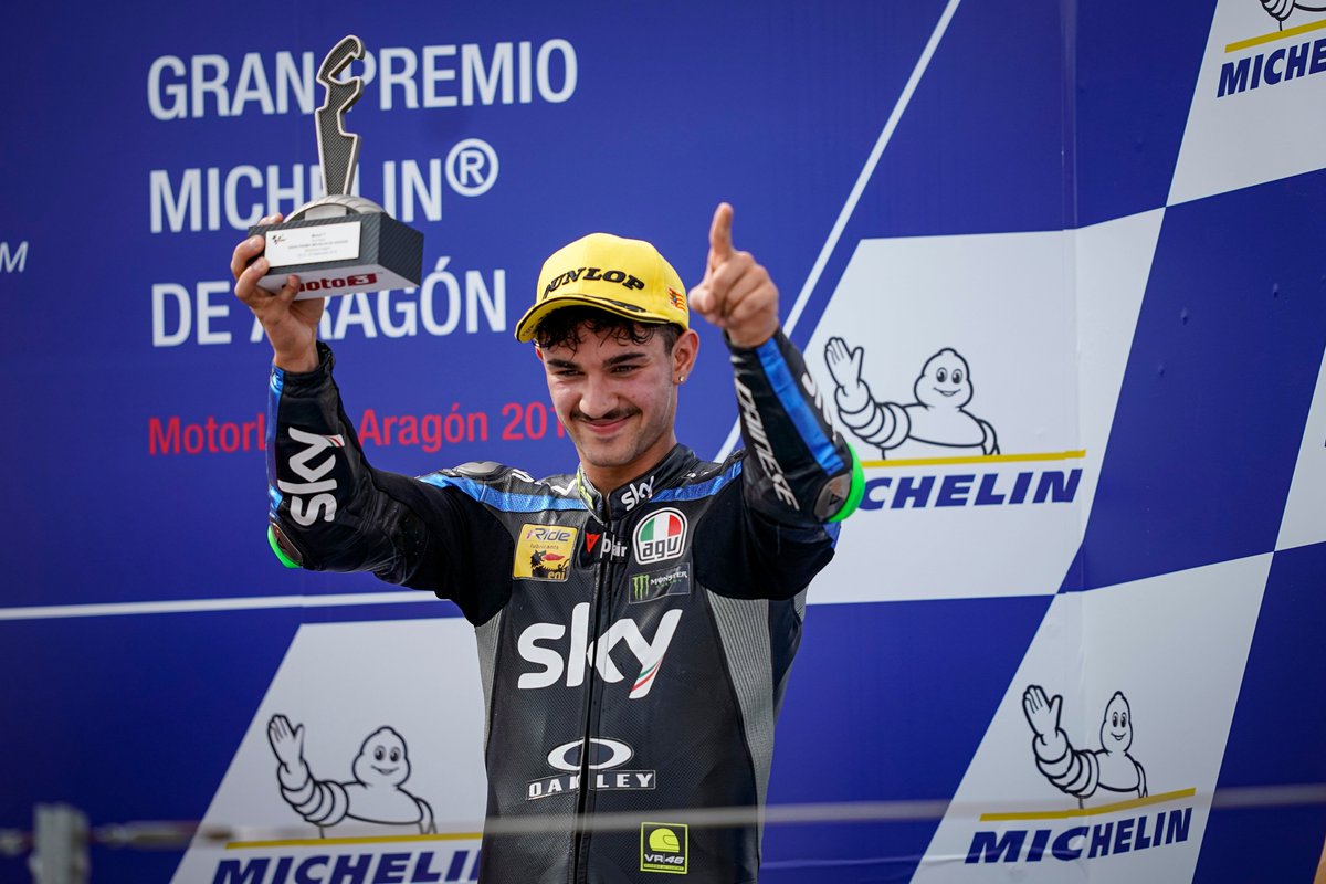 VR46RacingTeam's tweet photo. 🚀 The Rocketman! 🏆
#SkyVR46Ara #AragonGP https://t.co/0PVDsMXSdD