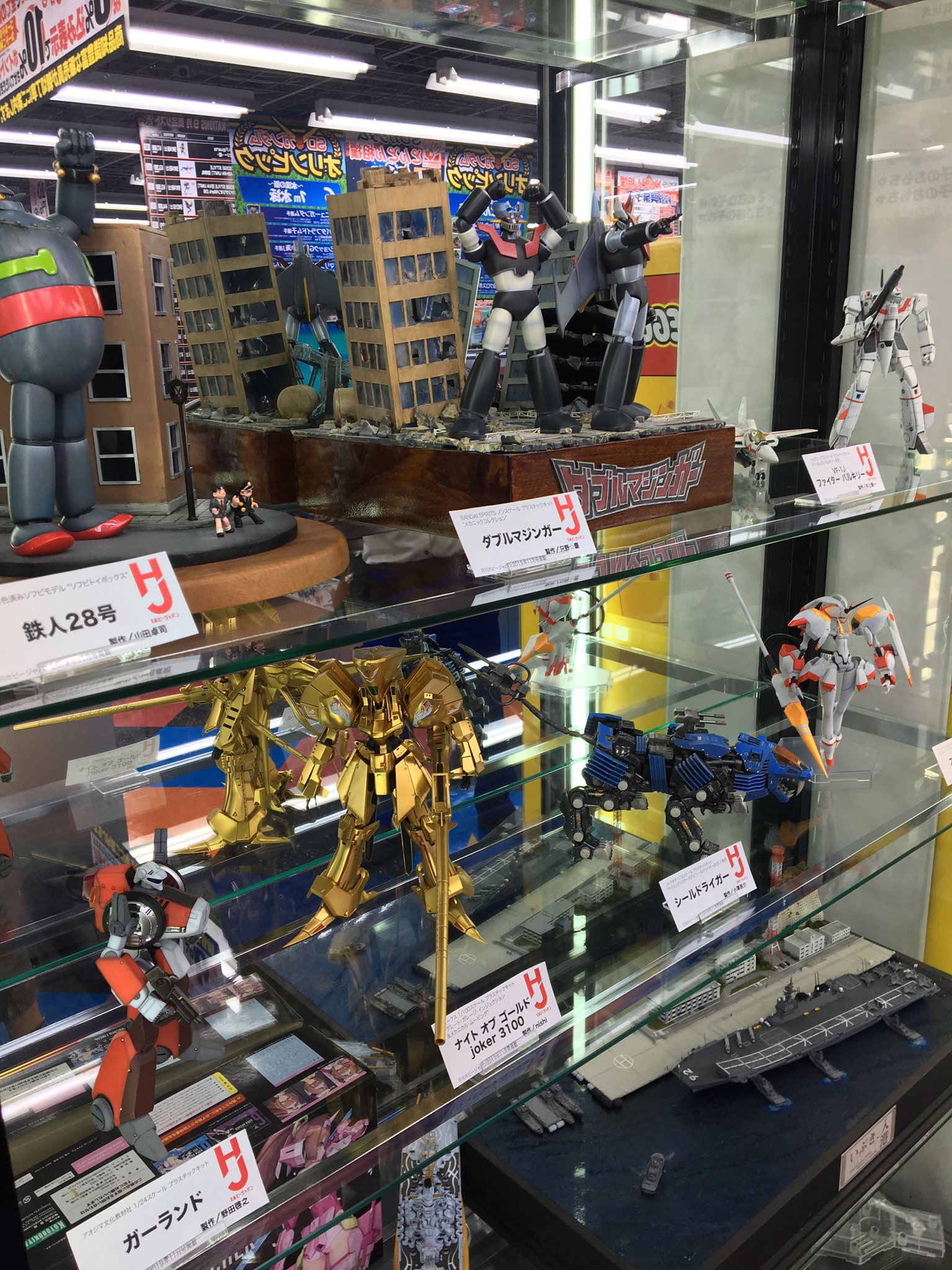 プロモデラー 林哲平 見るだけでプラモが上手くなるツイッター 野田啓之氏によるアオシマ1 24ガーランド バイクへの変形ギミックを省略し ロボット状態のプロポーションと可動を追求した作品で 全身にくまなく手が入っており 文句無しのカッコよさ 80