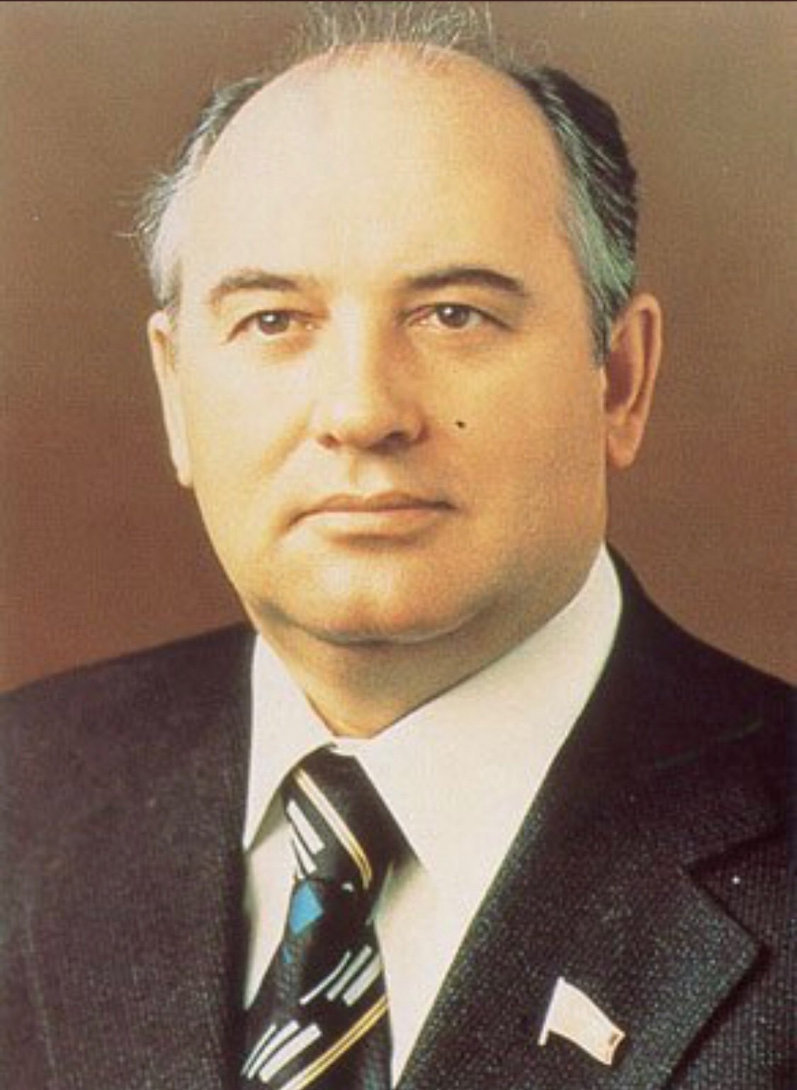 Горбачев портрет