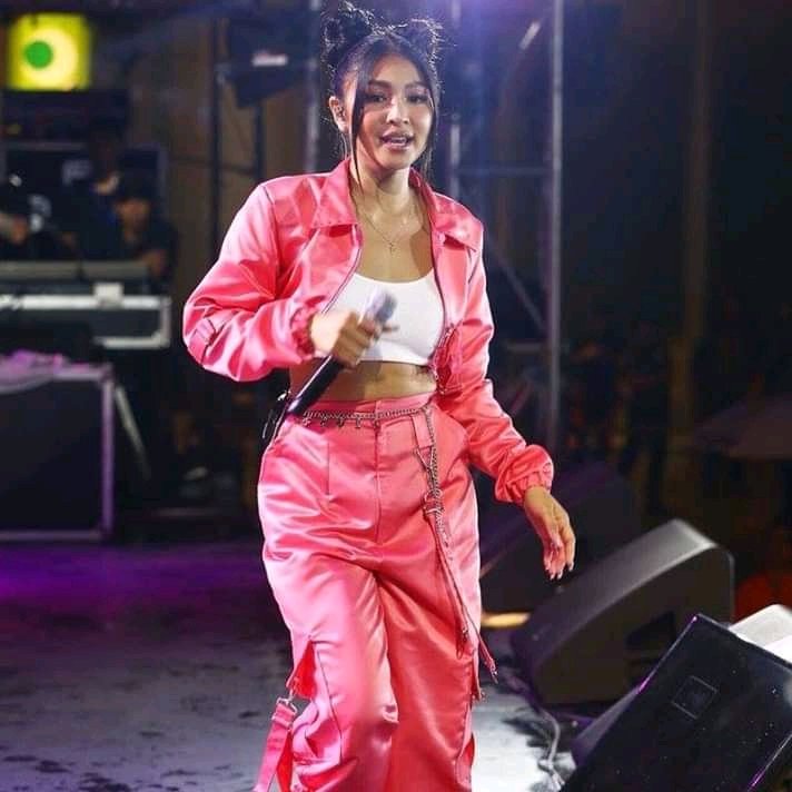 iconiclustre's tweet photo. before they're all bashing u coz of your outfits eih😆😌 https://t.co/4c2gIqGT9o