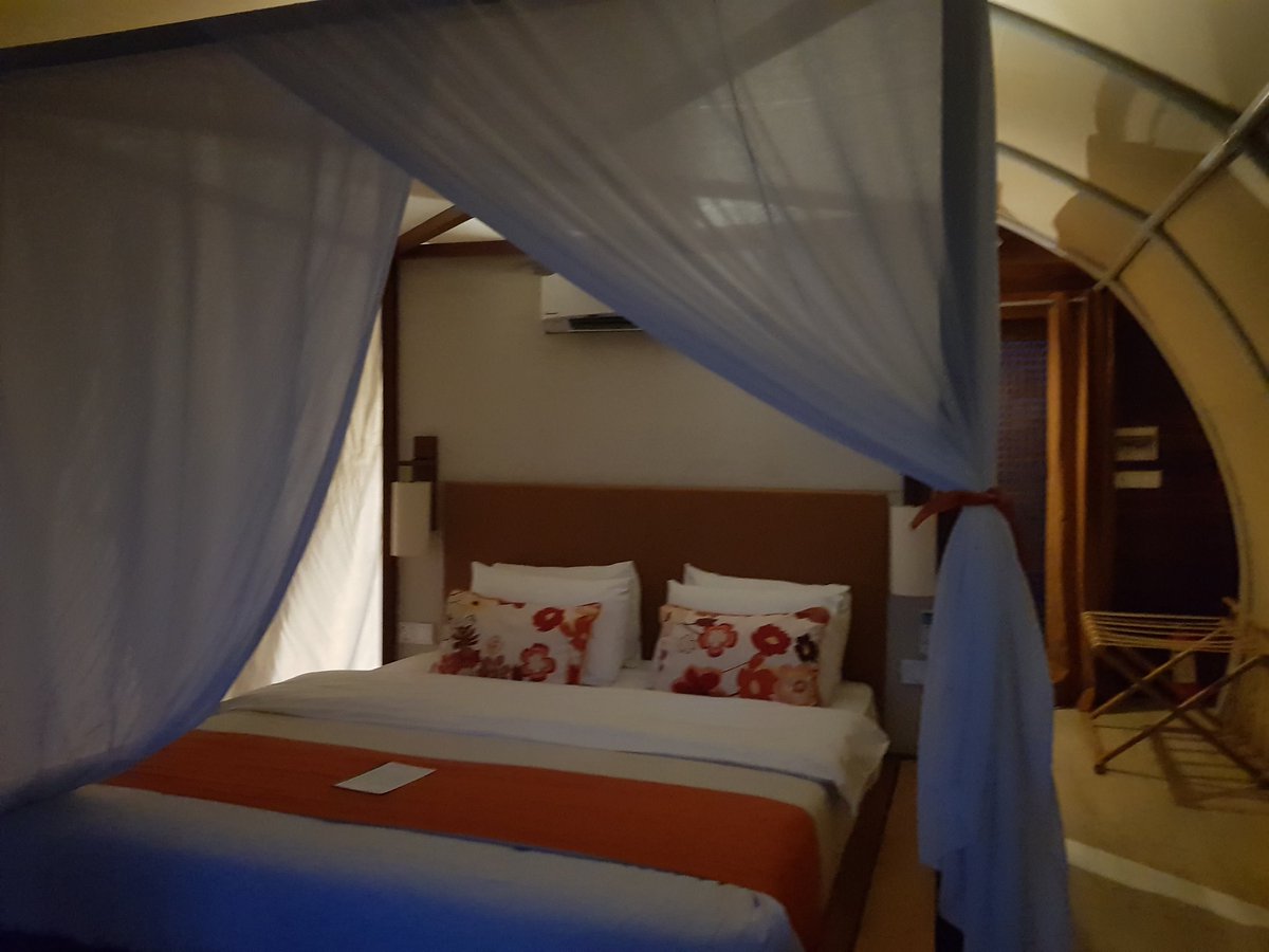 Dobboinaus's tweet photo. Our room has life jackets @Nodwink #Floatation #Maads #PNH https://t.co/hYVPjRjFfX