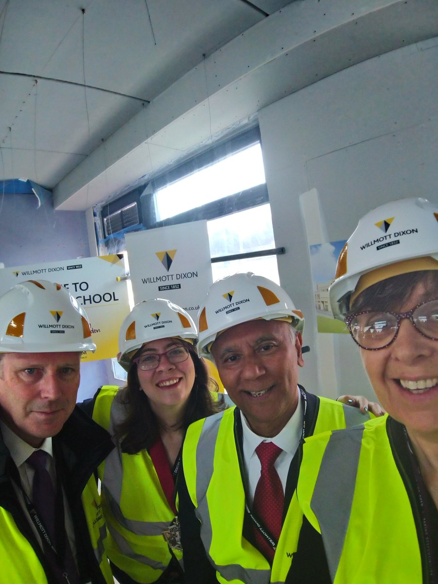 avis_jane's tweet photo. This should be the councillors' adopted uniform. Great morning at St Nicholas. https://t.co/sW4jr7ILQJ