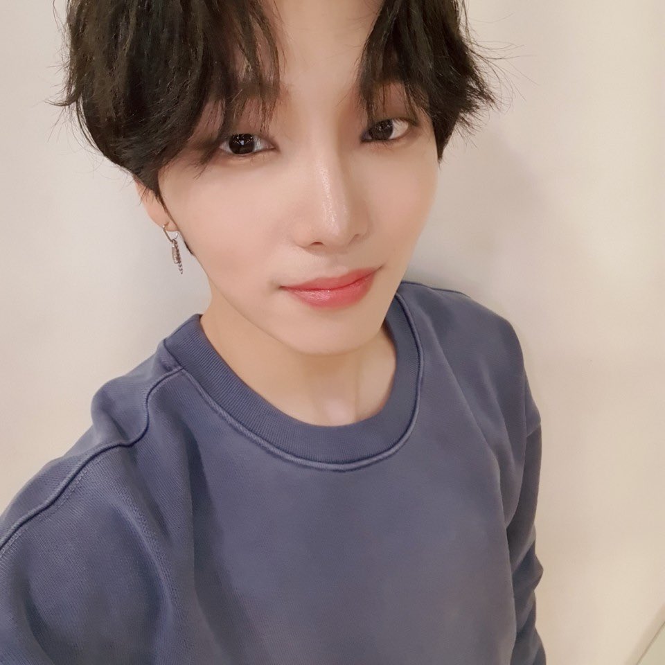 SeohoSpain's tweet photo. To Moonies!!! (Gaja*) ♡×♾🐿

Cr: oneus_trans
#ONEUS #SEOHO #LIT #FLY_WITH_US
#kpop https://t.co/77f45DqjQT