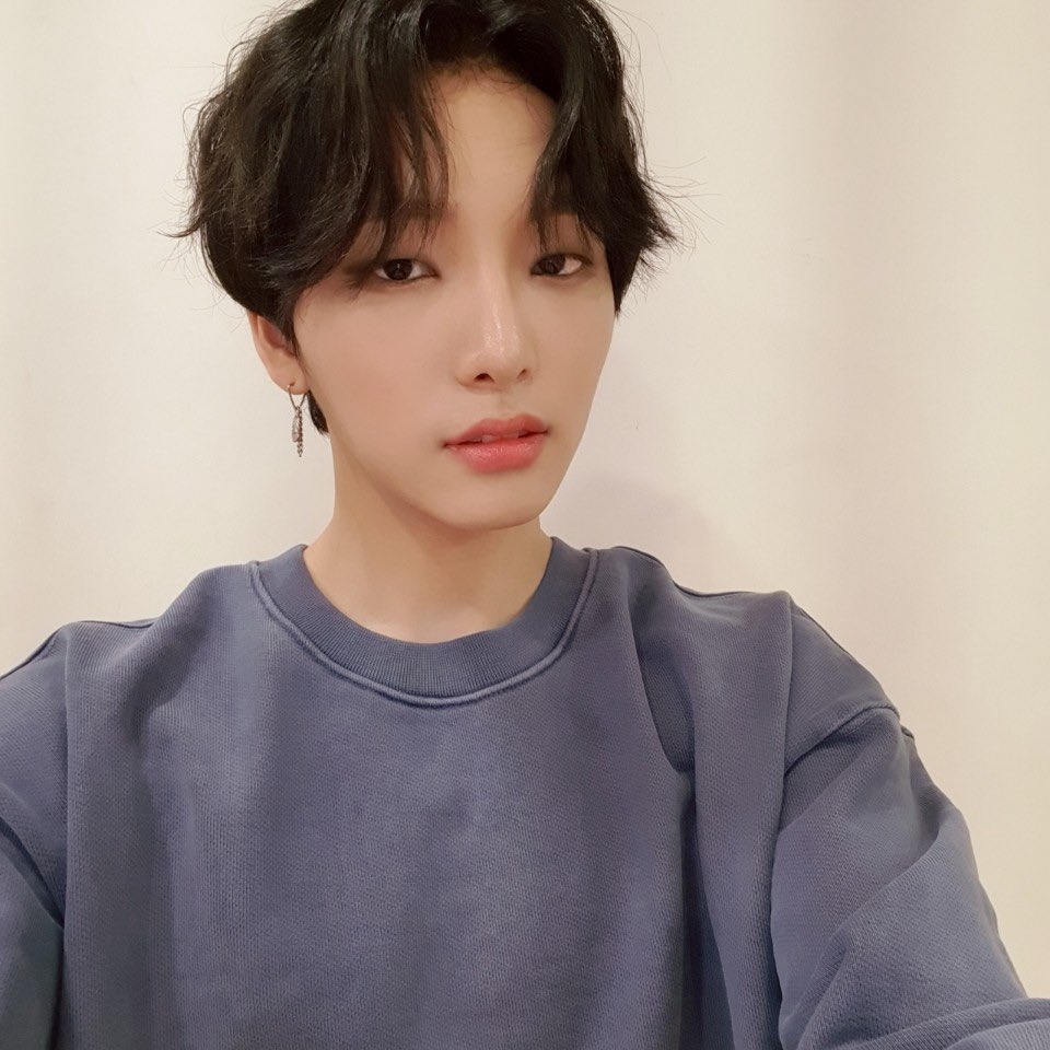 SeohoSpain's tweet photo. To Moonies!!! (Gaja*) ♡×♾🐿

Cr: oneus_trans
#ONEUS #SEOHO #LIT #FLY_WITH_US
#kpop https://t.co/77f45DqjQT