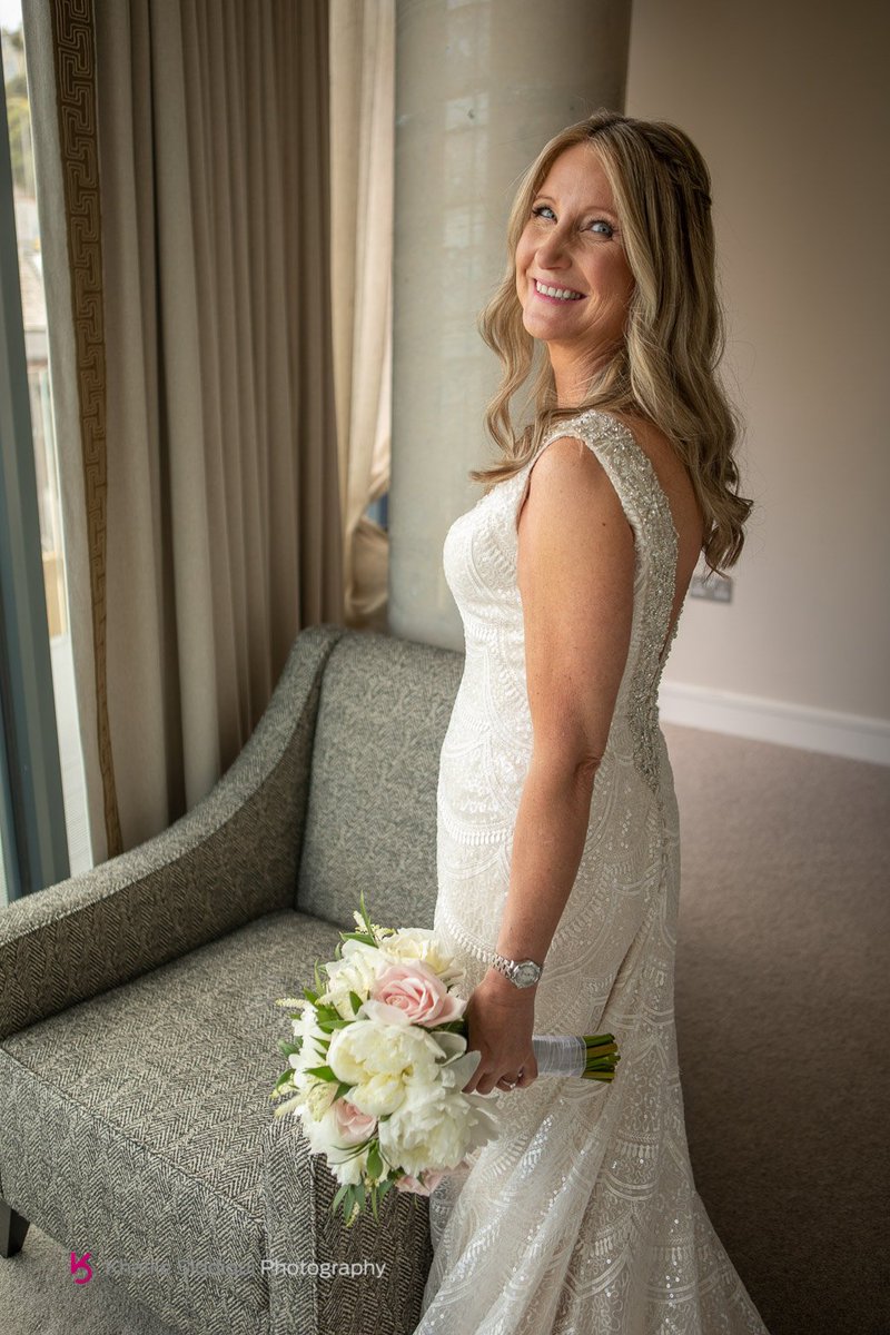 A beautiful Beachside Cornish wedding at @CarbisBay_Hotel with accents of blue
Images <a href="/KhalilePhoto/">Khalile Siddiqui</a>
bit.ly/2ml9Gdi  Dress @JulieWickett ~ Forget Me Not Bridal