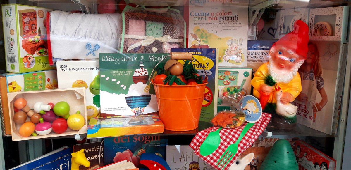 Il_Min0taur0's tweet photo. Ora di pranzo... 😋😀
Ne vogliamo parlare? #leggere? #giocare?
Con lo gnomo #lampada facciamo un po' di luce sul tema! 😆😉😀🤩
#cibo #educazioneAlimentare #libri https://t.co/fzs1k0NOAO