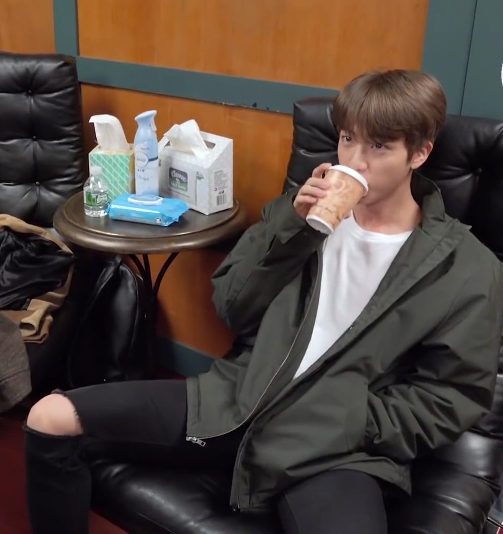 Mrs_Kim92's tweet photo. I wanna sit on his lap 😏
#OT7ThirstNation #BTSThirstSquad #ThirstyNoonas https://t.co/4aDpbtuLHO