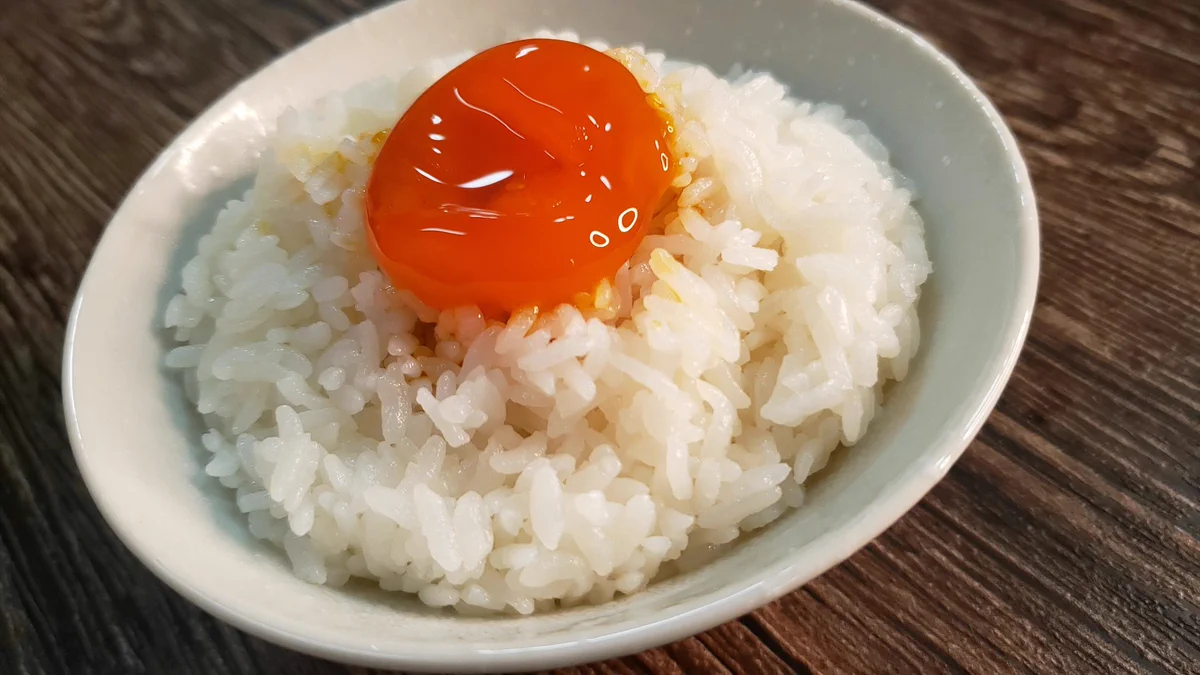 ご飯の上に宝石が！？ご飯が進み過ぎる「卵黄の琥珀漬け」の作り方！