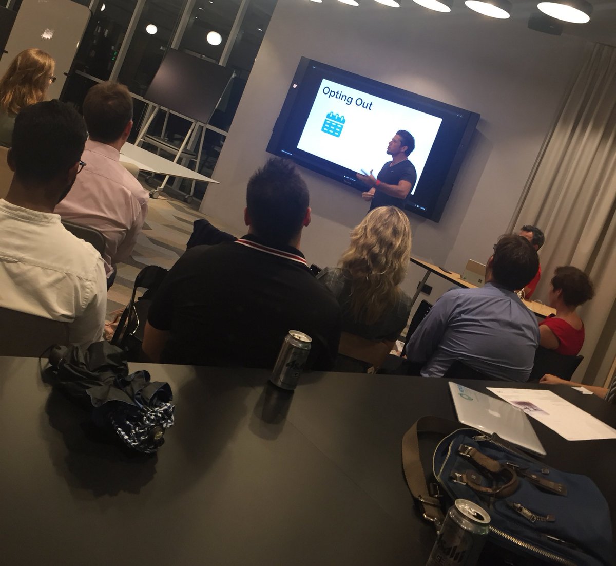 holtspeak's tweet photo. Learning about the #opting out feature of #googlecalendar with @SmithRChris #21CLTeachmeet #singapore https://t.co/F4lIgINxpD