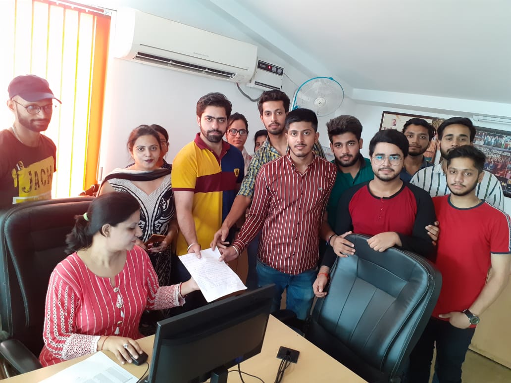 KanavvGrover's tweet image. #dearicaiamend39_4
#dearicaipleasechange
Submitted application for amendment in #39_4 and #CAreforms at Amritsar branch of NIRC

Big thanks to @caparveensharma sir and aldine faculty and @canacofficial sir for huge initiative and support.
We all students stand with you. 🙏✌️