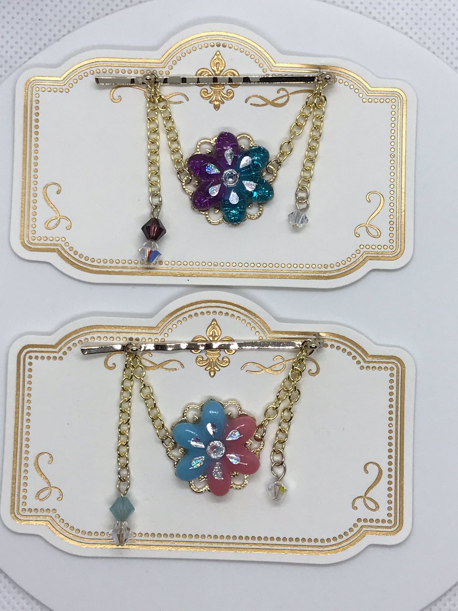 mayuzombie2go's tweet photo. ヘアピン作ってみました〜
レジンの花以外はパーツクラブさんで購入した物を使用しています😄

#partsclub #レジン #ハンドメイド https://t.co/KXWbDQriXB