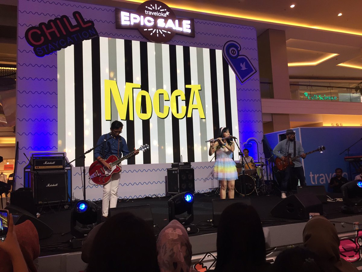 hampir satu tahun tak menyaksikan panggung kakak kakak ini <a href="/moccaofficial/">MOCCA</a> ,mimin sudah tak kuat menahan rindu,ke jakarta pun mimin samperin 😘
