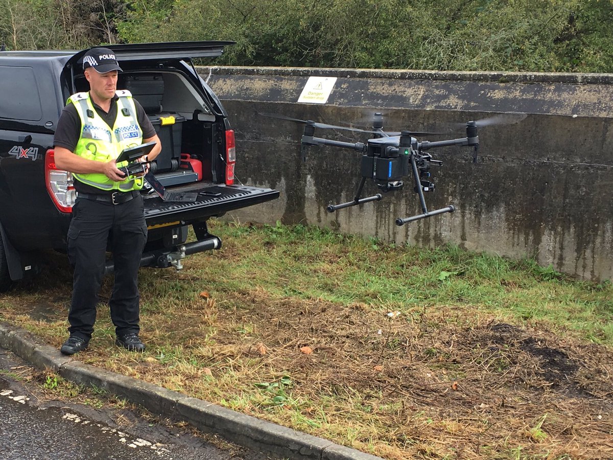 The gates are closed. All good 😀👍On site at North Mimms for a test closure of the #Flood gates on #Warrengate Road. #Mimshall Brook. Good to be working in partnership with Beds Police <a href="/bch_osu/">BCH Operational Support Unit</a> and Welwyn Hatfield Council <a href="/WelHatCouncil/">Welwyn Hatfield</a> #incident response. <a href="/EnvAgencySE/">Environment AgencySE</a> #TeamEA