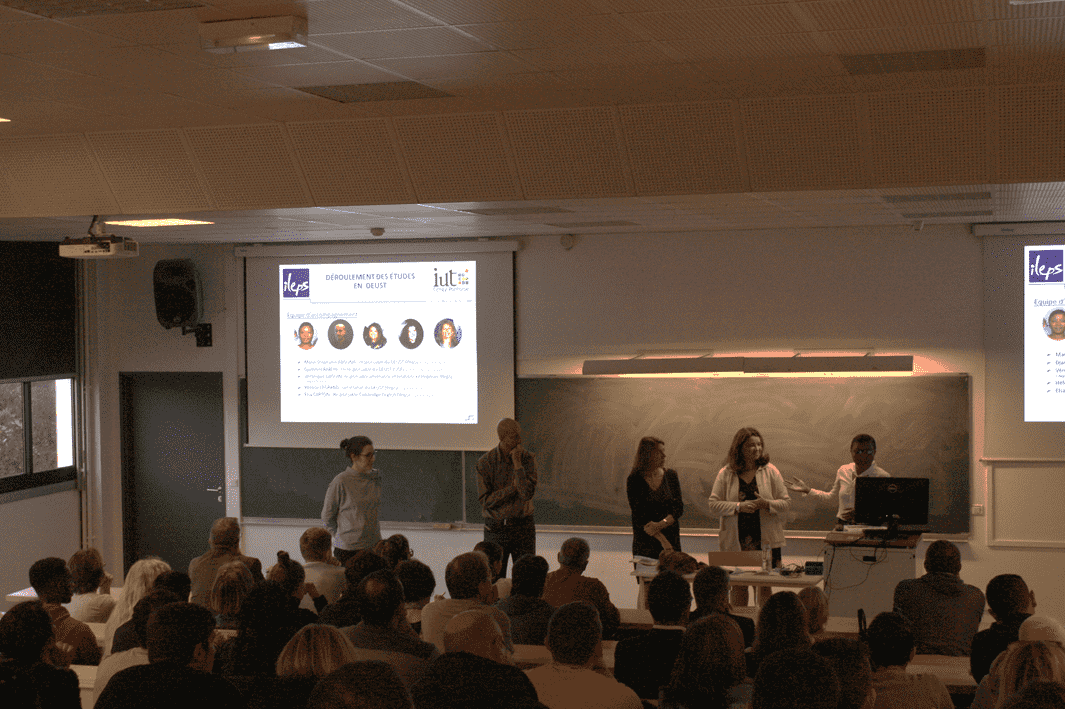 ILEPS_Officiel's tweet photo. Comme chaque année à l'#ILEPS, les parents d'élèves en DEUST étaient conviés à une réunion d'information.
Ce moment de rencontre entre l'équipe pédagogique et les familles est un temps privilégié pour échanger #DEUST #iutcergypontoise https://t.co/qhpXJ1odm1