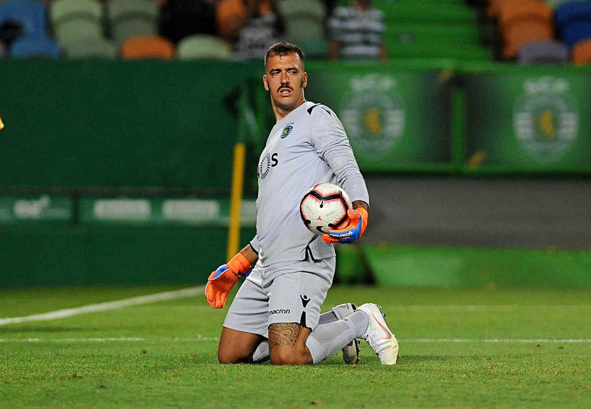 B24 (@B24PT) on Twitter photo 2019-09-25 11:46:57 Viviano rescindiu com o Sporting sem nunca ter participado num jogo oficial. Viviano rescindiu com o Sporting sem nunca ter participado num jogo oficial.