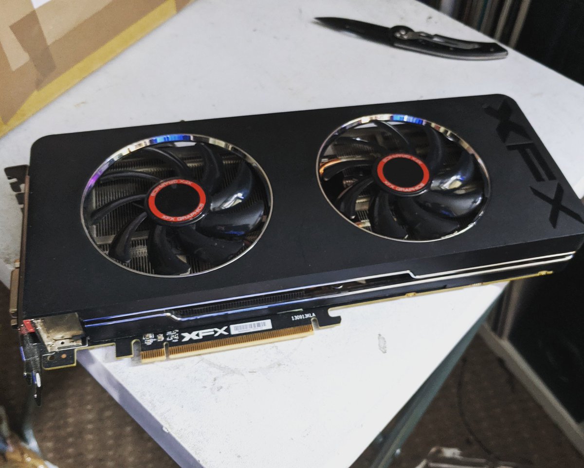 usedtechhustle's tweet photo. Just landed: this sexy little R9 280X is one of the nicest looking cards iv seen, especially for £25 delivered! May need to swap the fans though but still, sweet! https://t.co/XdWZA8JAyB