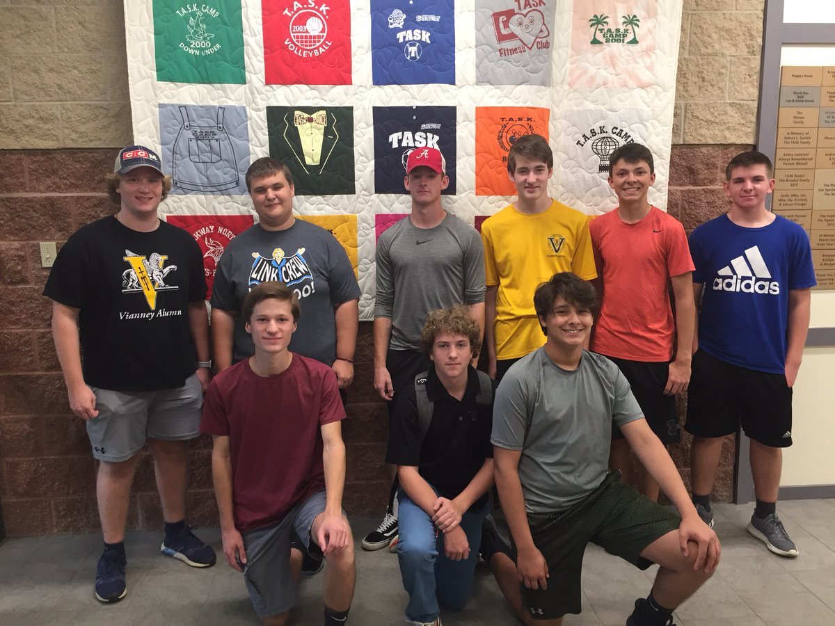 We began our NEW Vianney weekly service program at <a href="/TASKSports/">TASK</a>! We had a great group of students (one freshman - not pictured, five sophomores, one junior, and three seniors) play volleyball with young kids/adults who have special needs. #servicejusticepeace <a href="/vianneygriffins/">Vianney Griffins</a>