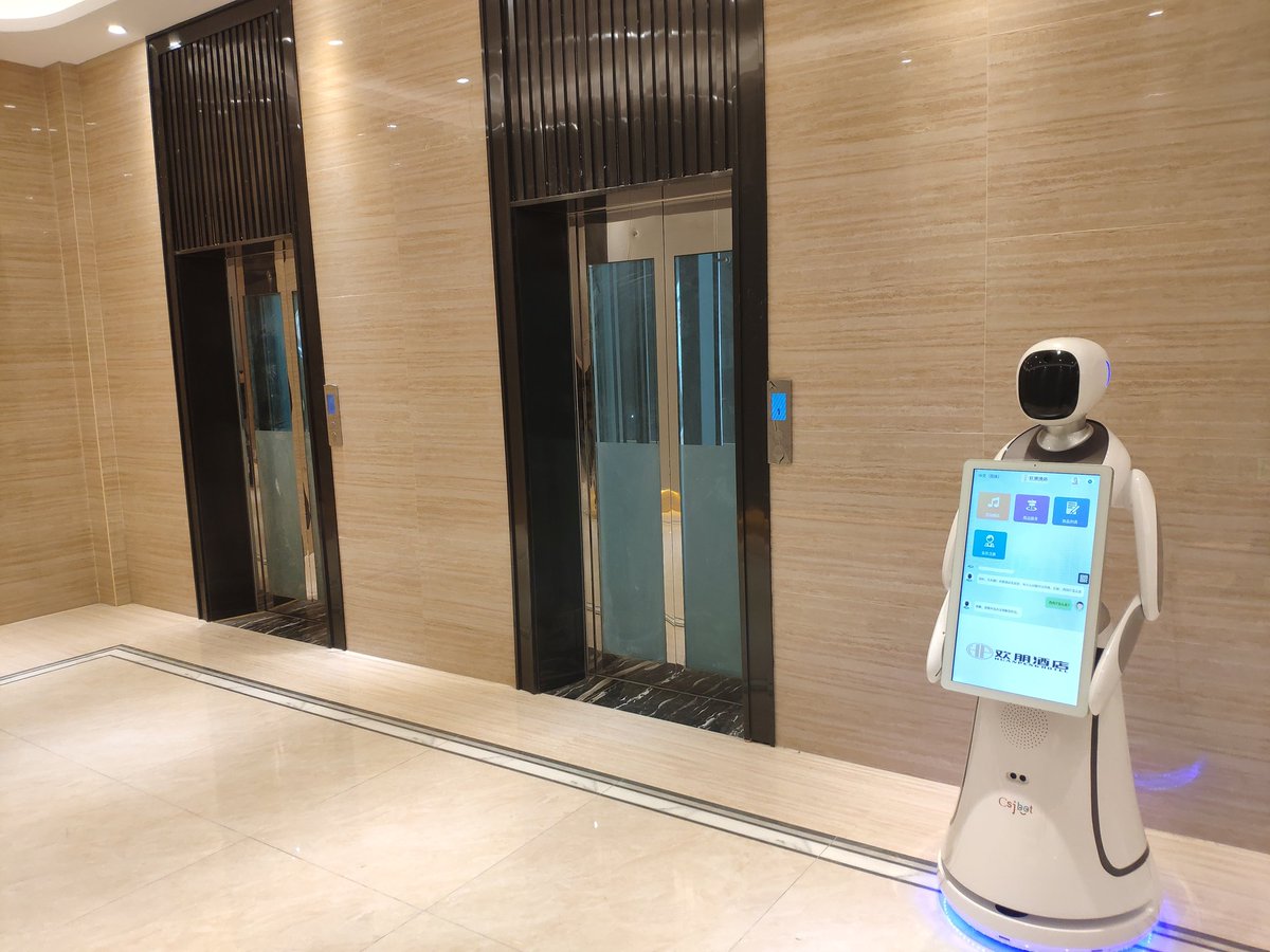 TalineChen's tweet photo. Good Job！Amy Reception Robot in Hilton Hotel
#Recption #Robot #Hotel #Service #Robotics #Hospitality https://t.co/cP0x7nJcun
