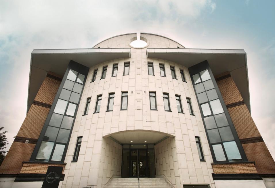 Luxury apartments still available to rent in Bracknell town centre... go to centurycourtbracknell.co.uk to arrange a viewing.