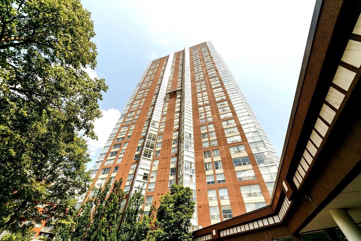 RealTorMarina's tweet photo. 2+1 bedroom condo for sale in Toronto, DVP/Eglinton
See more: https://t.co/3AZwXyPsbo
#RealEstate #CondoForSale #Condo https://t.co/vTBv7s9j6S