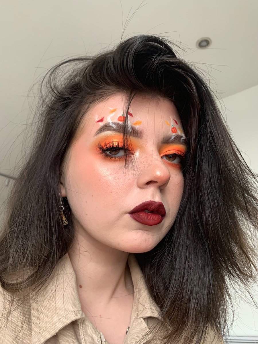 🍂 hot girl fall 🍂
•
inspired by @michpagemakeup 
•
#makeuplooks #eyelooks #makeupinspo #brightmakeup #facecharts #makeuptutorial #undiscoveredmuas #thealist #wakeupandmakeup #bretmansvanity #lottiesquad #makeuprevolution #jeffreestarcosmetics #makeup #iwillnotbedeleted