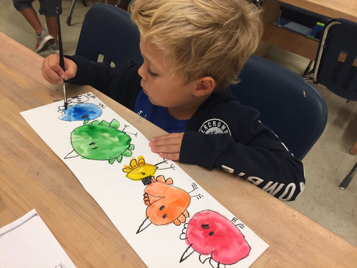AimeeRop's tweet photo. Learning our colors in Kindergarten!! Love these sweet pictures!! 💕#haymarkettogether #hmesart #kinderhicks https://t.co/yoSIT8gA4r