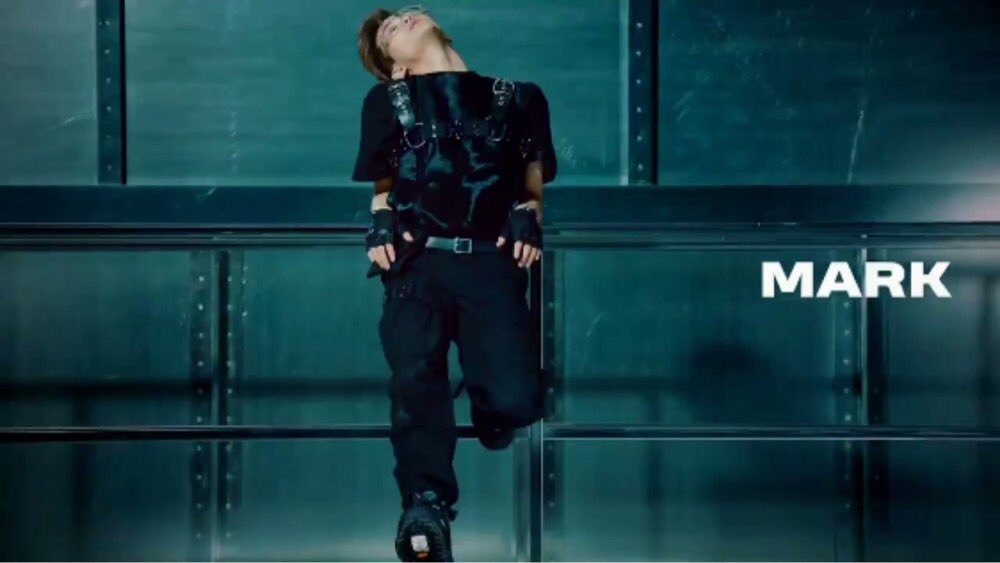 nctmarkarchive's tweet photo. [SCREENSHOT]
190925 - SuperM Group Trailer

He knows he owns us 😭

🔗 https://t.co/GZkKqgHbVP

#WelcomeSuperM
#Mark #마크 
#マーク #SuperM https://t.co/A256pSnfYF