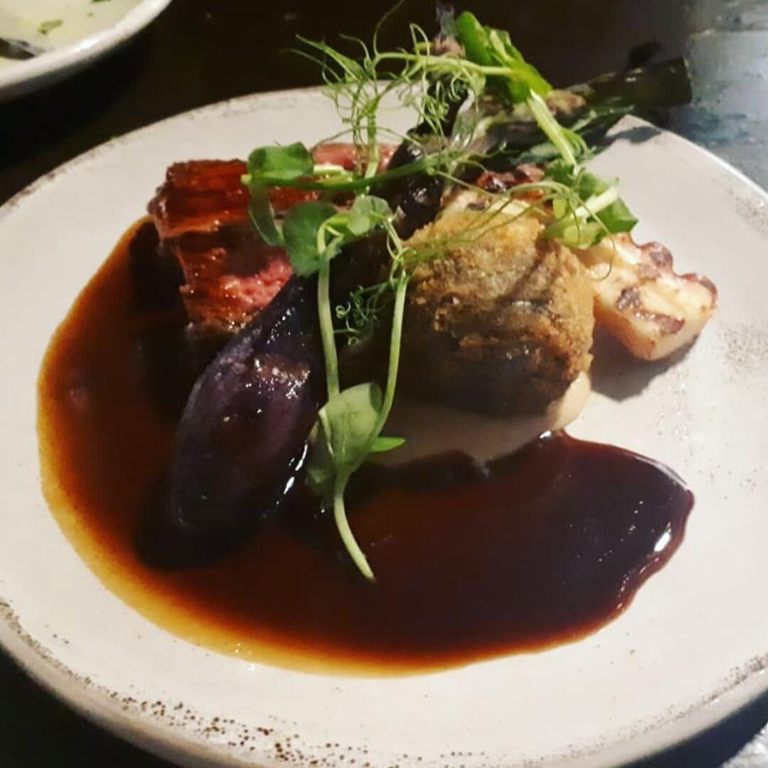 Planning a birthday meal out? Look no further than Sea Garden and Grill.... Enjoy a beautiful meal and a round of exquisite cocktails. Thanks for sharing @petrabilly
Reserve your table online via bit.ly/SGBooking