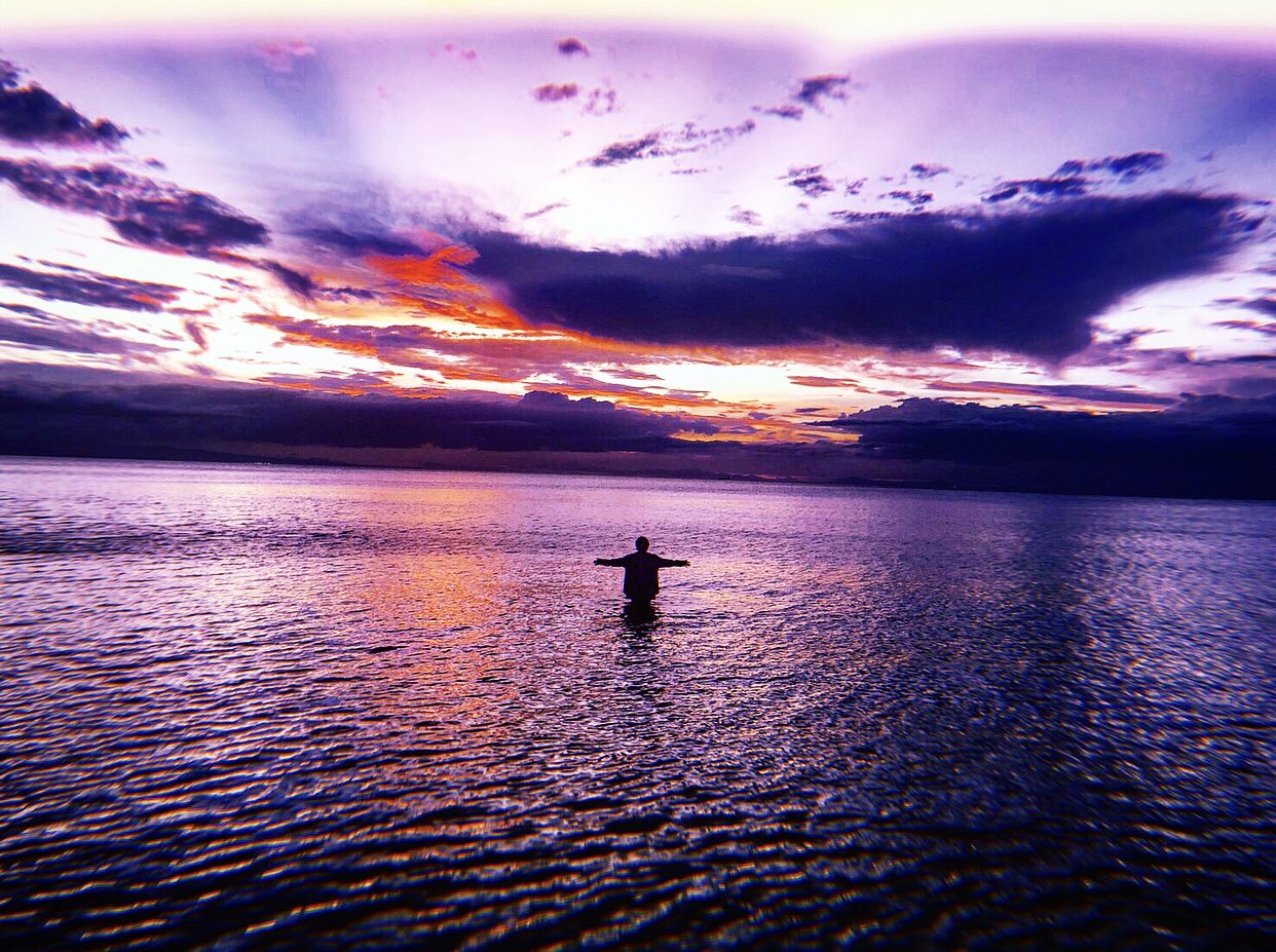 تويتر Kenta Wanima على تويتر Cdで音源を出す前からライブでずっと歌ってきた大事な一曲です りんどうの花言葉は 悲しんでいるあなたを愛す です 群れて咲かないりんどうを見ていて 弱いままで強くなっていいことを教えてもらいました これまでもこれからも