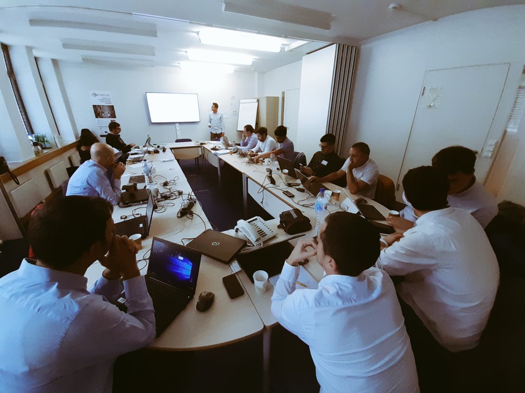 Pickplace_PRJ's tweet photo. π¨ In the last technical session of our mid-project #reviewmeeting, Ander Iriondo from @IK4_TEKNIKER presents #PICKPLACE project's reliable environment perception system, which will be used for #packaging area monitoring. #pickandplace #pickandpackage #Horizon2020 #EUresearch https://t.co/Un8sQjgmzr