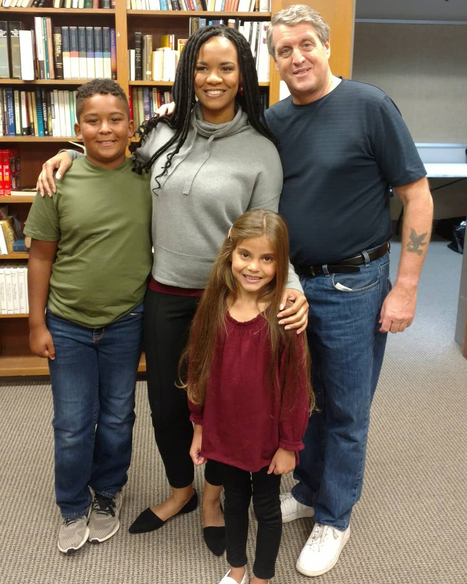 WeekleyJeff's tweet photo. Enjoying a break with my incredibly talented on set family during today's feature film shoot. #actorslife 🎥 #setlife 🎬 #actingfriends 🌟🌟💫 #actorsworking #SAGfilm #teamgage #gagekids https://t.co/cp5wzRnUpc