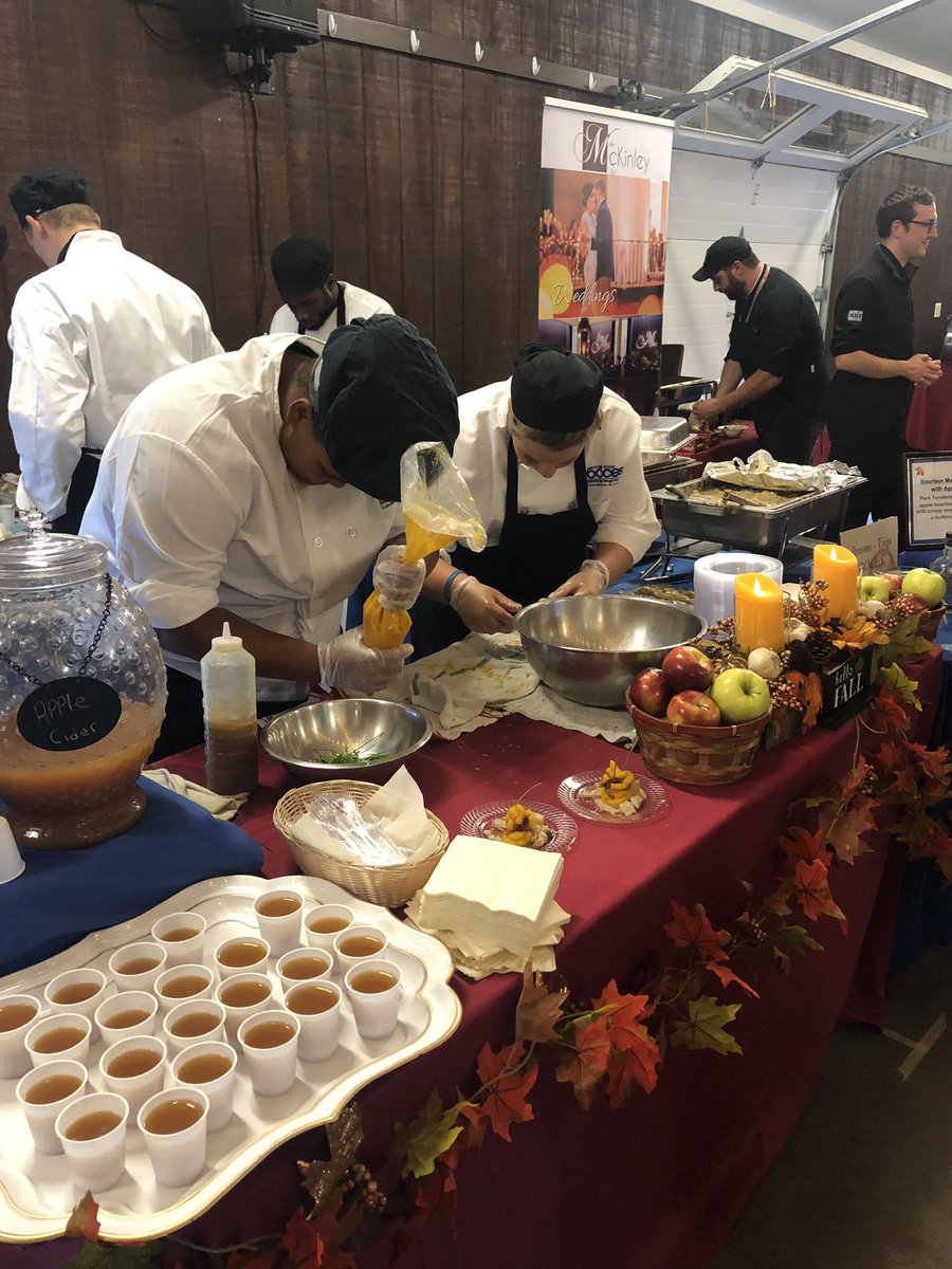 rpatinka's tweet photo. So INCREDIBLY proud of these students. They finished in SECOND place for both people’s choice AND the judges catergory yesterday. They did such a GREAT job and all of the people were super impressed they were seniors in high school😌@BTCareerTechED @btculinary #freshfoodfaceoff https://t.co/P4pSX5IeZ5